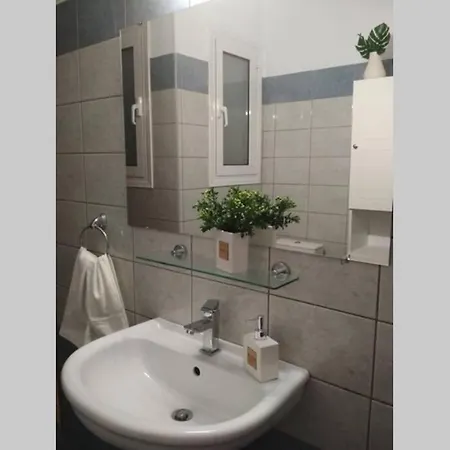 Aigli's Urban Apartament Wolos